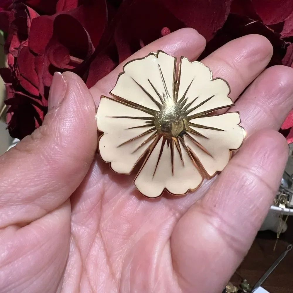 VINTAGE MONET ENAMEL BROOCH